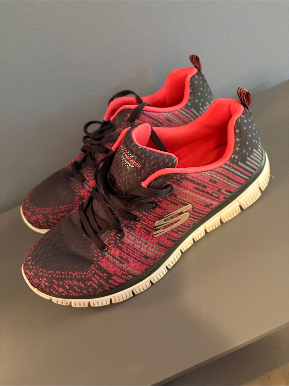 Skechers Women’s 11 Lite exc shape worn a couple times Washable style